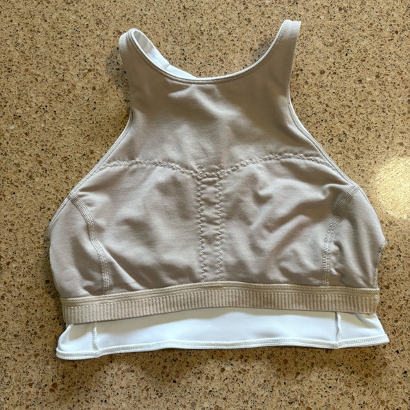 Lululemon strong lines bra size 4 - Picture 5 of 6